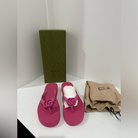 Gucci Chevron Thong Sandal Sz 39 NEW - Picture 1 of 6